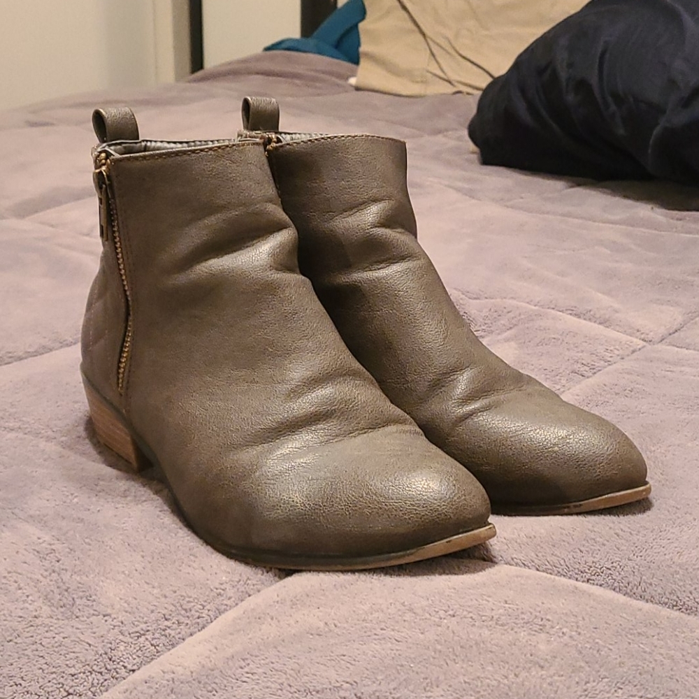 Zip up booties